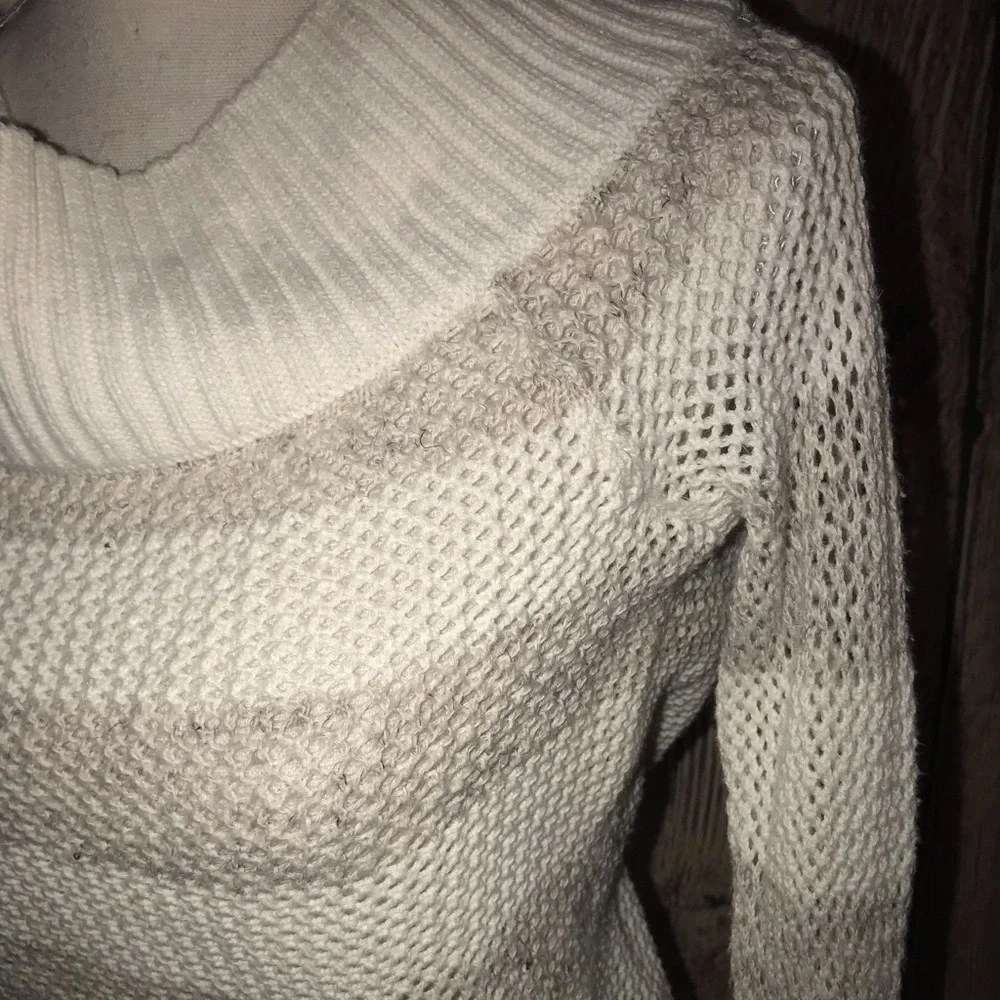 AERIE LONG SLEEVED SWEATER SMALL CREAM & BEIGE